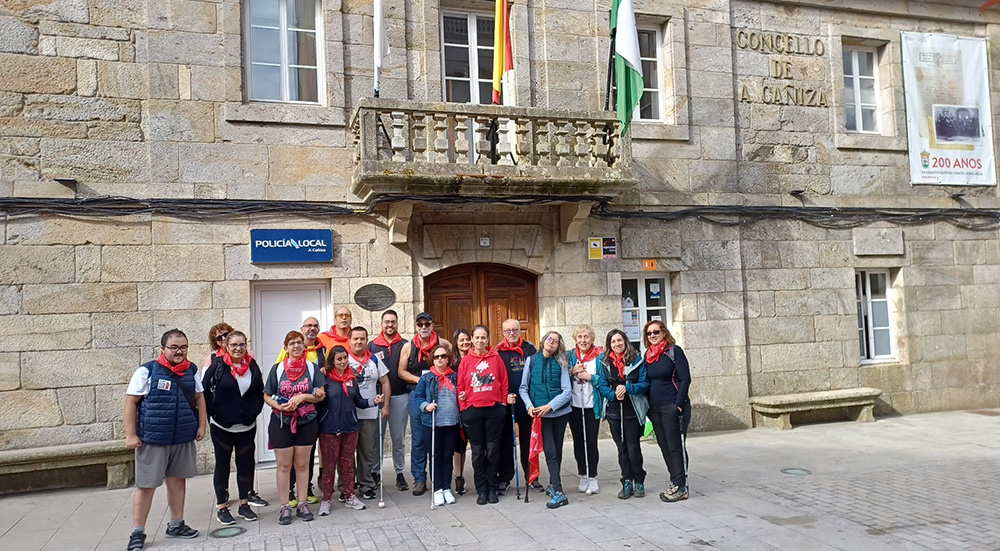Foto de grupo de los participantes en la actividad