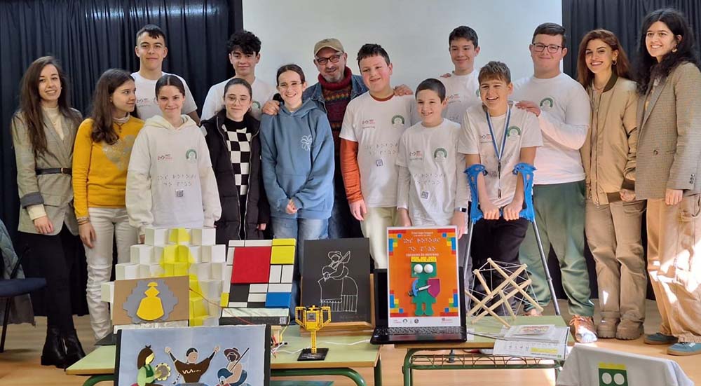 Foto de grupo de los estudiantes participantes en el proyecto Tocando las Meninas