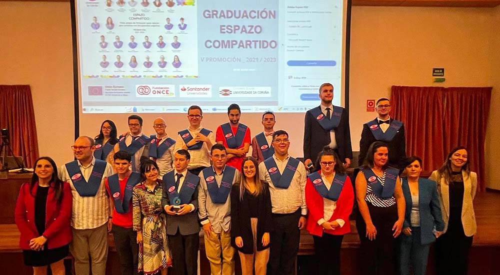 Foto de grupo de los graduados