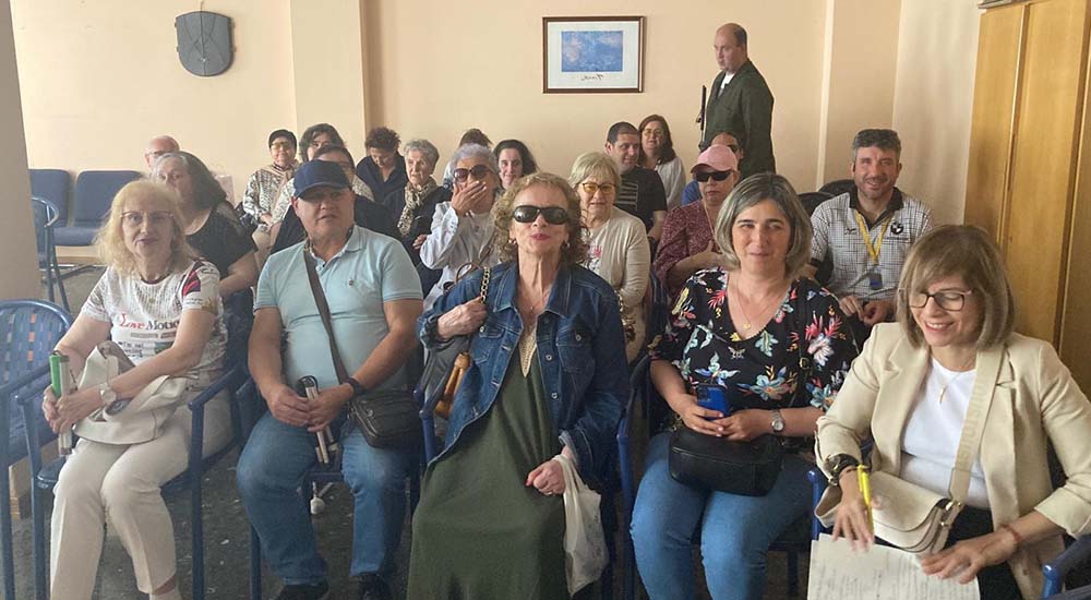 Personas afiliadas, en la sesión informativa del Banco de España en ONCE Vigo.