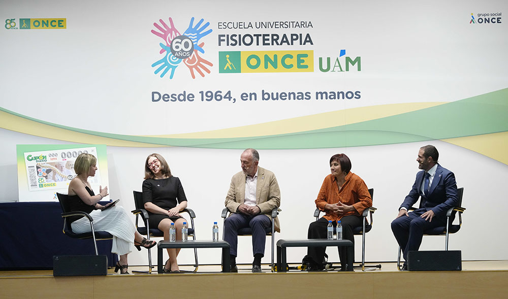 Una de las mesas redondas celebradas antes de la inauguración