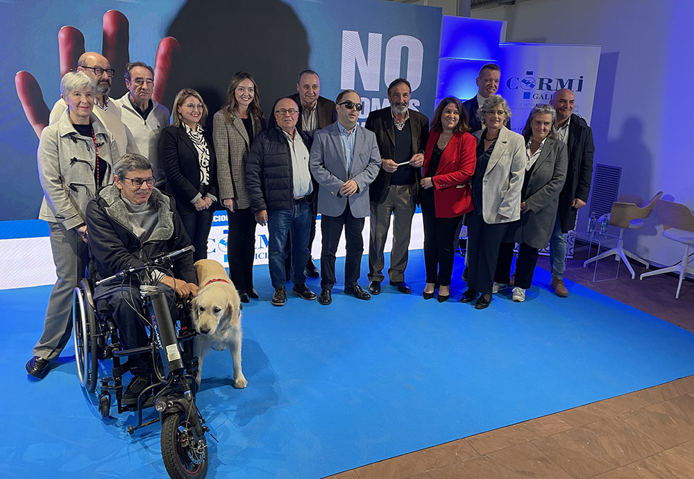 Foto de familia de los participantes en la jornada