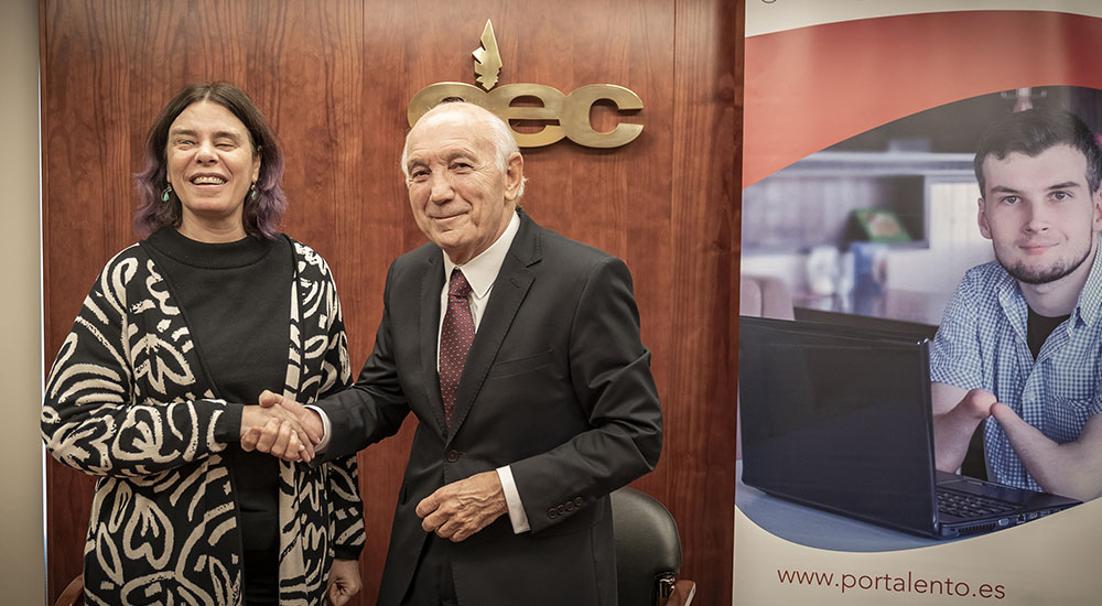 Antonio Fontenla, y la secretaria general de Fundación ONCE e Inserta Empleo y directora de Transformación, Excelencia e Igualdad de Fundación ONCE, Virginia Carcedo durante la firma del acuerdo