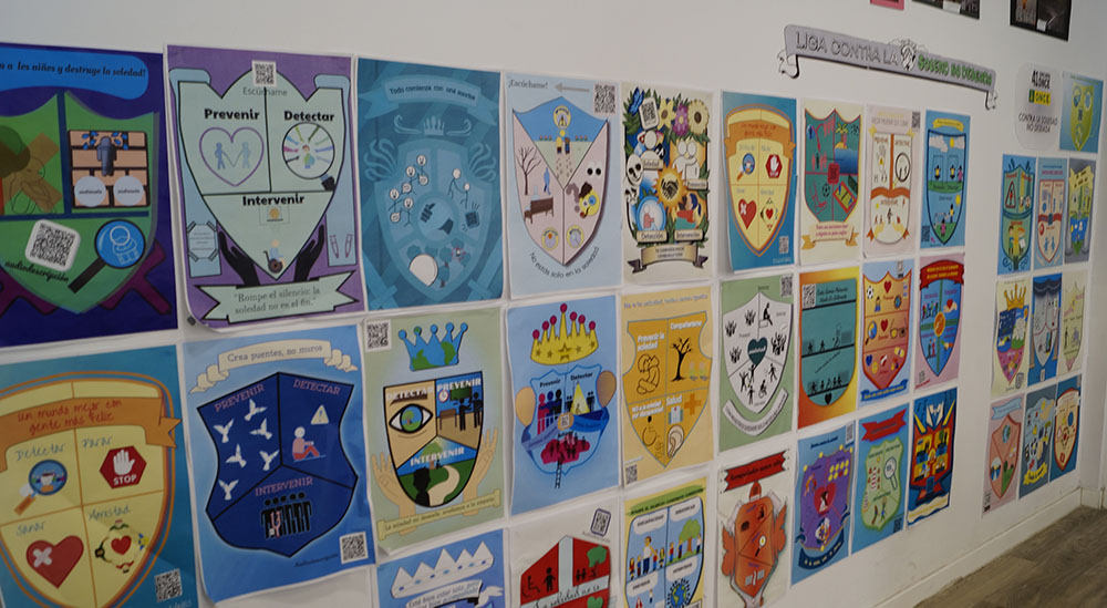 Escudos contra la soledad no deseada espuestos en la pared