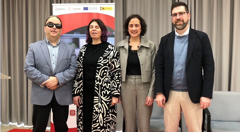 Foto de familia de la presentación de los programas