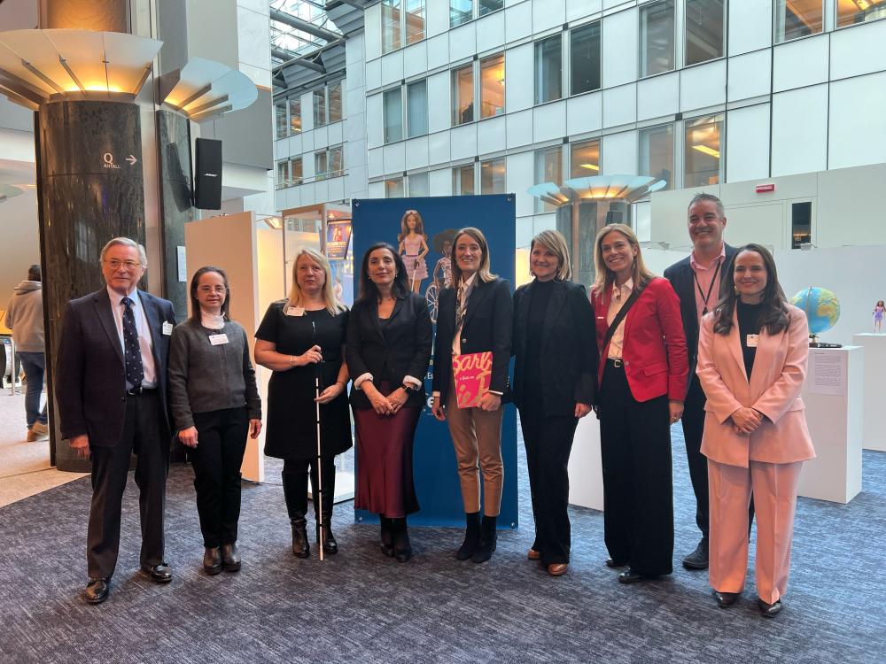 Foto de familia junto a la presidenta dle Parlamento Europeo