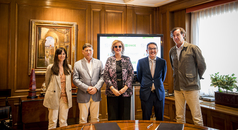 Foto de familia del acuerdo con Oftalvist