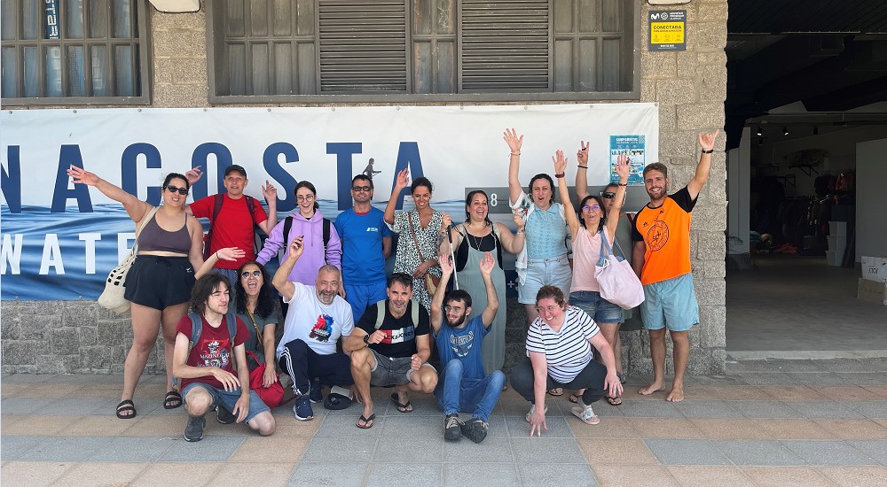 Foto de los participantes en la actividad de pádel surf