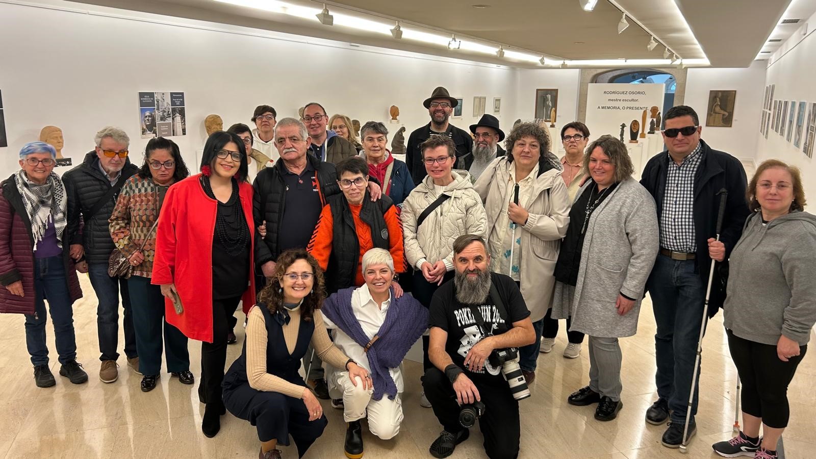 Foto del grupo de afiliados que visitó la exposición